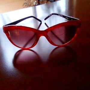 Ellen Tracy sunglasses